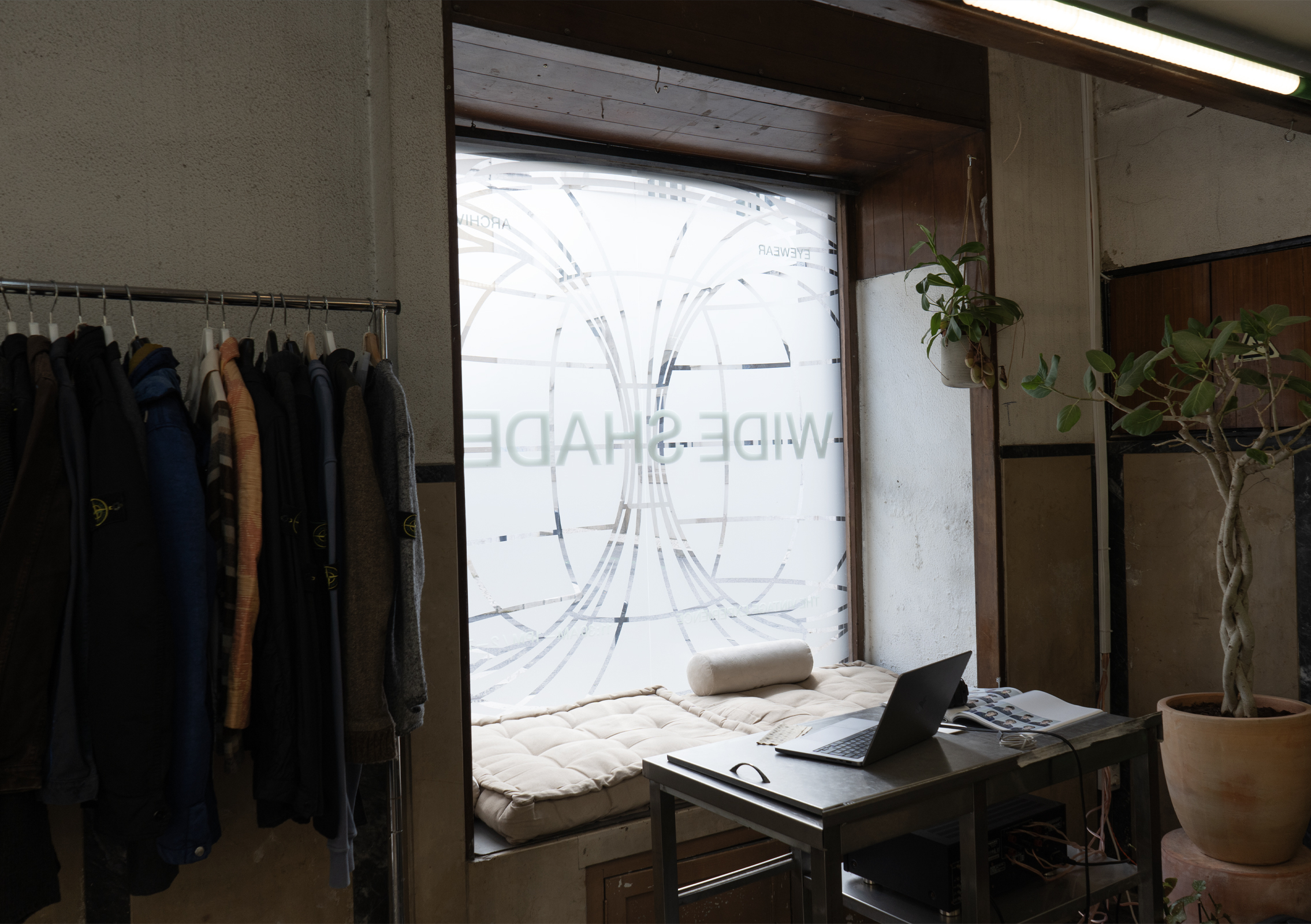 WIDE SHADES Window Display Design